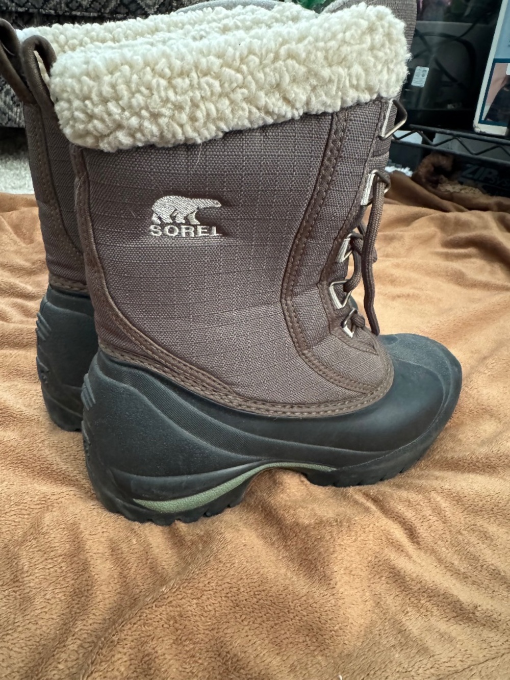 Sorel Winter Carnival Waterproof Snow Boots Size 5.5 Only worn once!!!!
